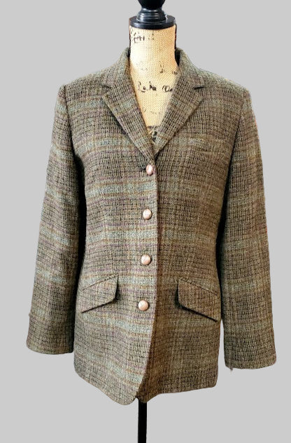 Houndstooth patterned blazer on a mannequin against a gray background