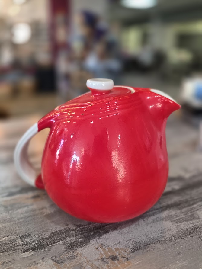 Hall's Red Teapot W/Lid 5.5"