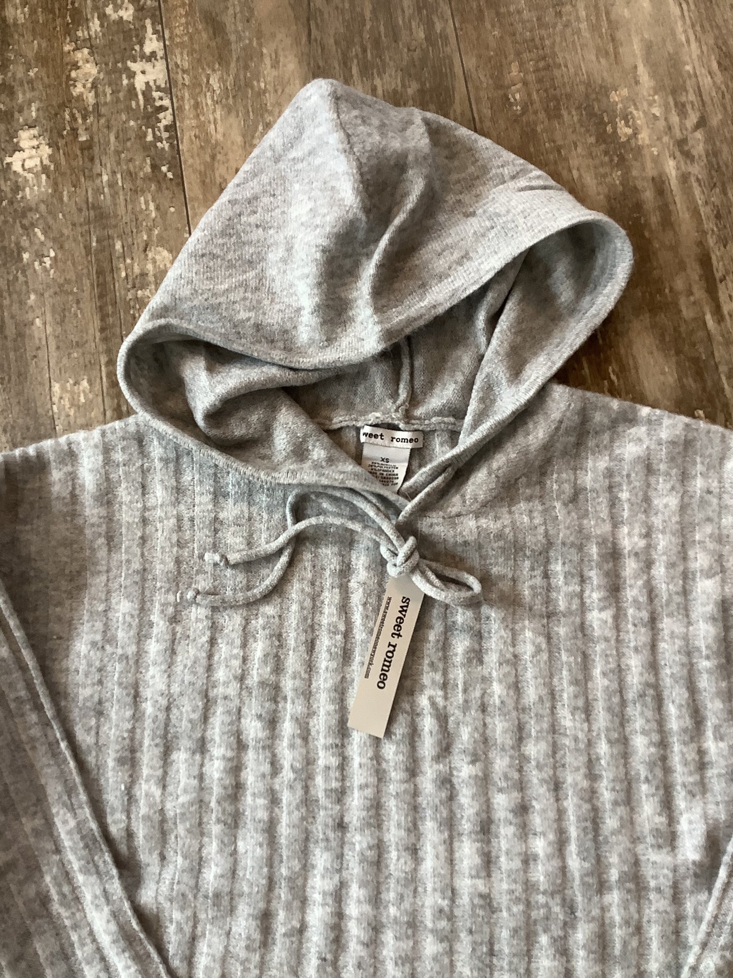 Sweet Romeo Long Sleeve Crop Top w/Hoodie Sz X-Small