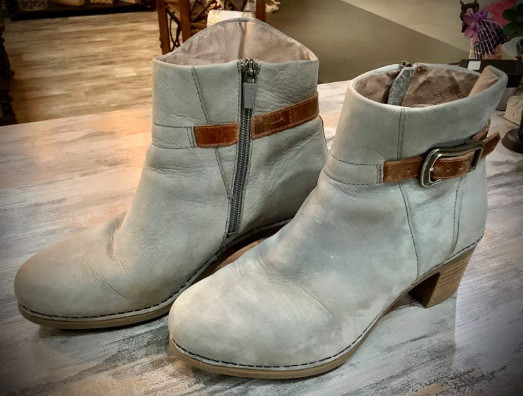 Dansko Hartley Lt Grey Nubuck Leather Ankle Boot Sz 38