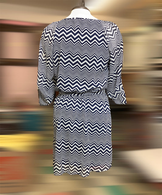 Speechless Size Medium Navy Blue and White Zig-Zag Midi Dress