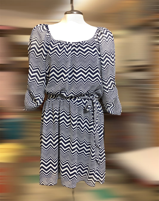 Speechless Size Medium Navy Blue and White Zig-Zag Midi Dress