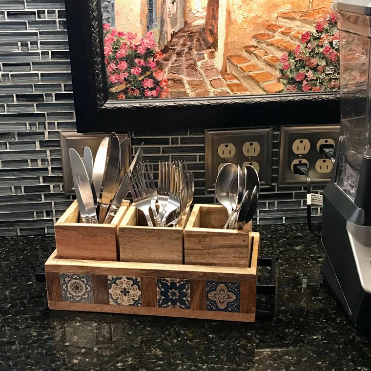 Hand-Painted Tile in Mango Wood 4-Piece Organizer