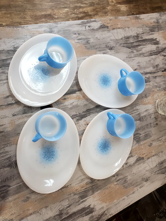 Set Of 4 Anchor Hocking Fire King BLUE MOSAIC Luncheon Snack Plates w/cups