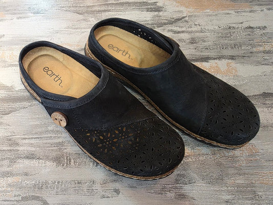 Earth Erinn Laser Cut Clogs Size 7.5