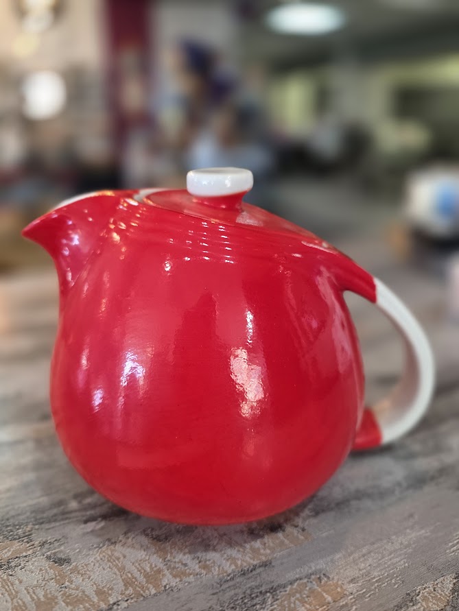 Hall's Red Teapot W/Lid 5.5"