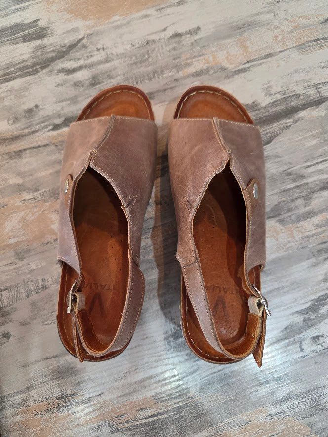 V Italia Leather Wedge Sandal Sz 40/10