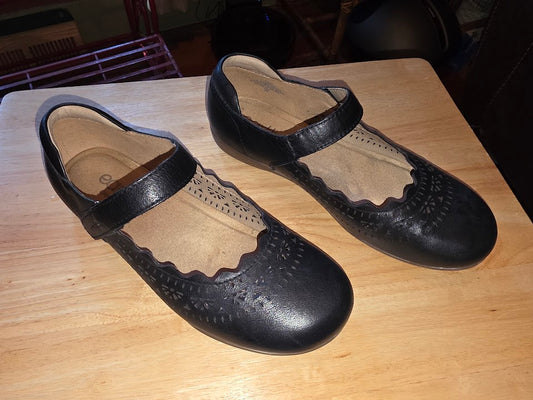 Earth Origins Brady Mary Jane Flats Sz 7.5M