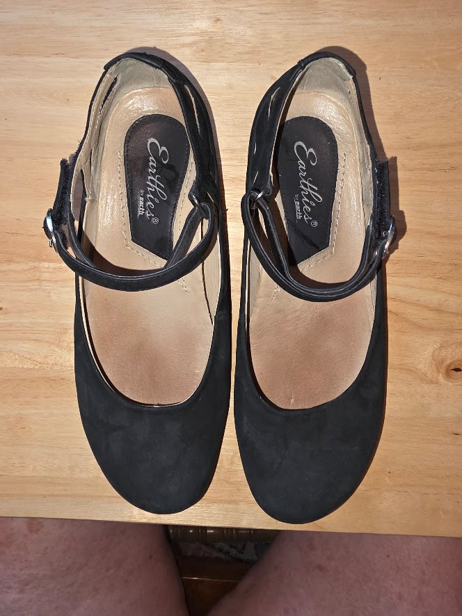 Earthies Mary Janes Sz 7.5M