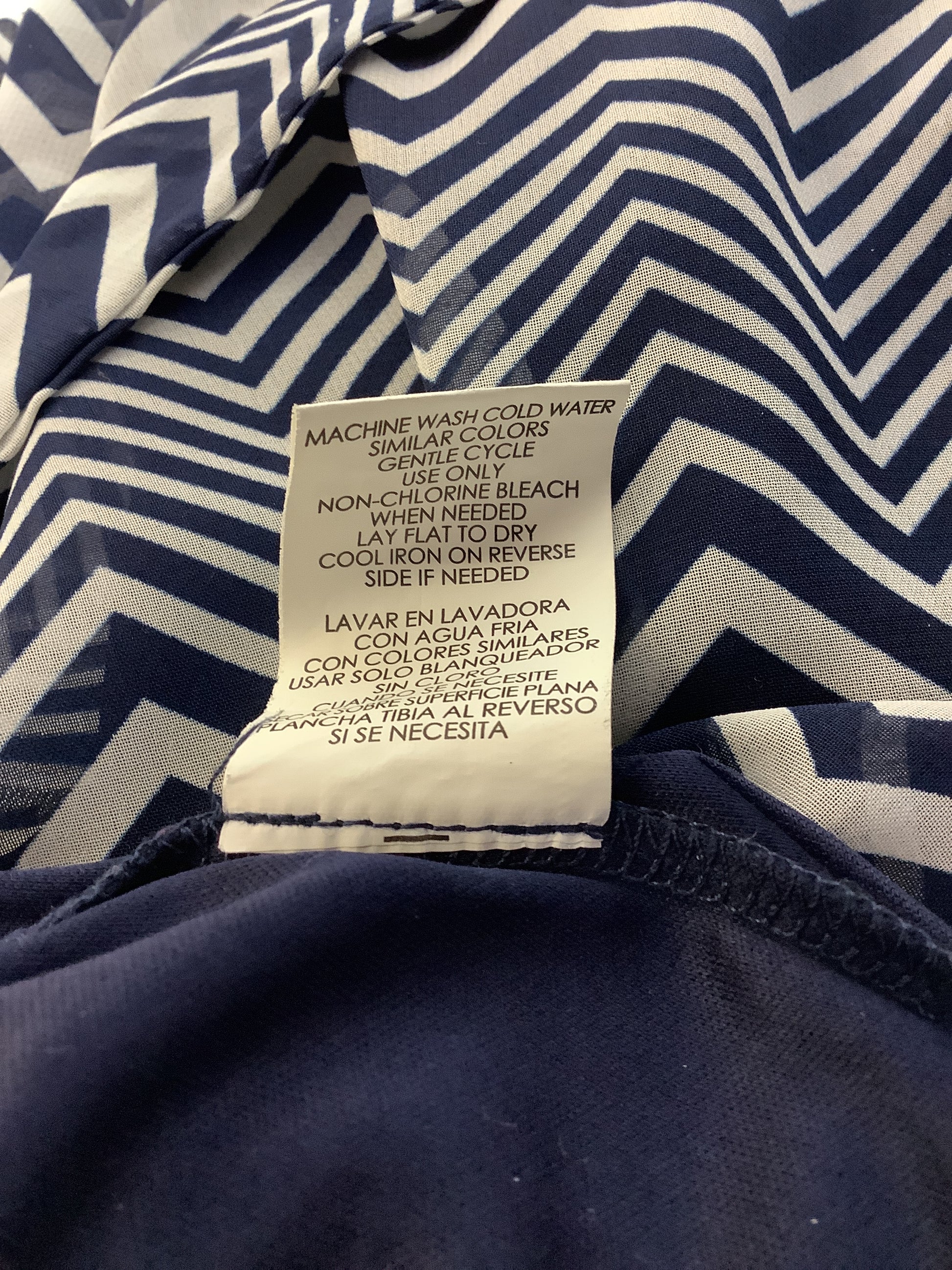Speechless Size Medium Navy Blue and White Zig-Zag Midi Dress